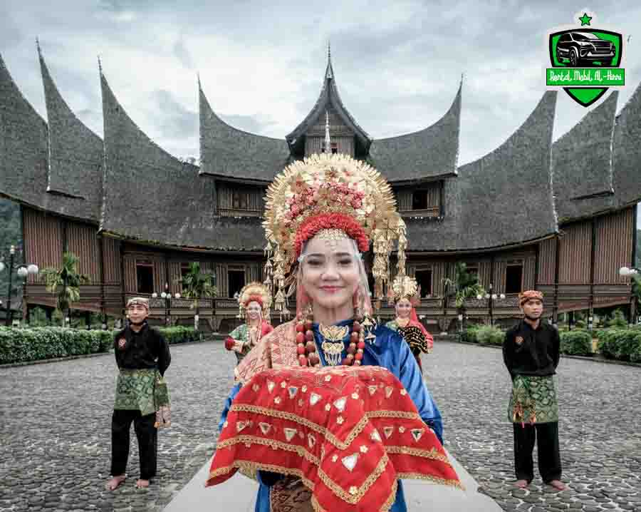 https://rentalmobilpadangalhirri.com/wp-content/uploads/2024/07/istano-baso-pagaruyuang.jpg
